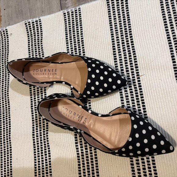 Journee Collection 6 Polka Dot Pointed Flats - Picture 5 of 8